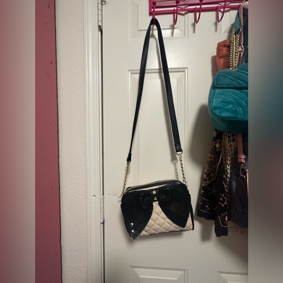 Betsy Johnson sequined bow purse - Picture 2 of 7